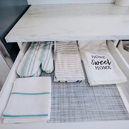 Modern & Cozy Stand-Alone Apartment - Perfect Stay Painted Post Esterno foto