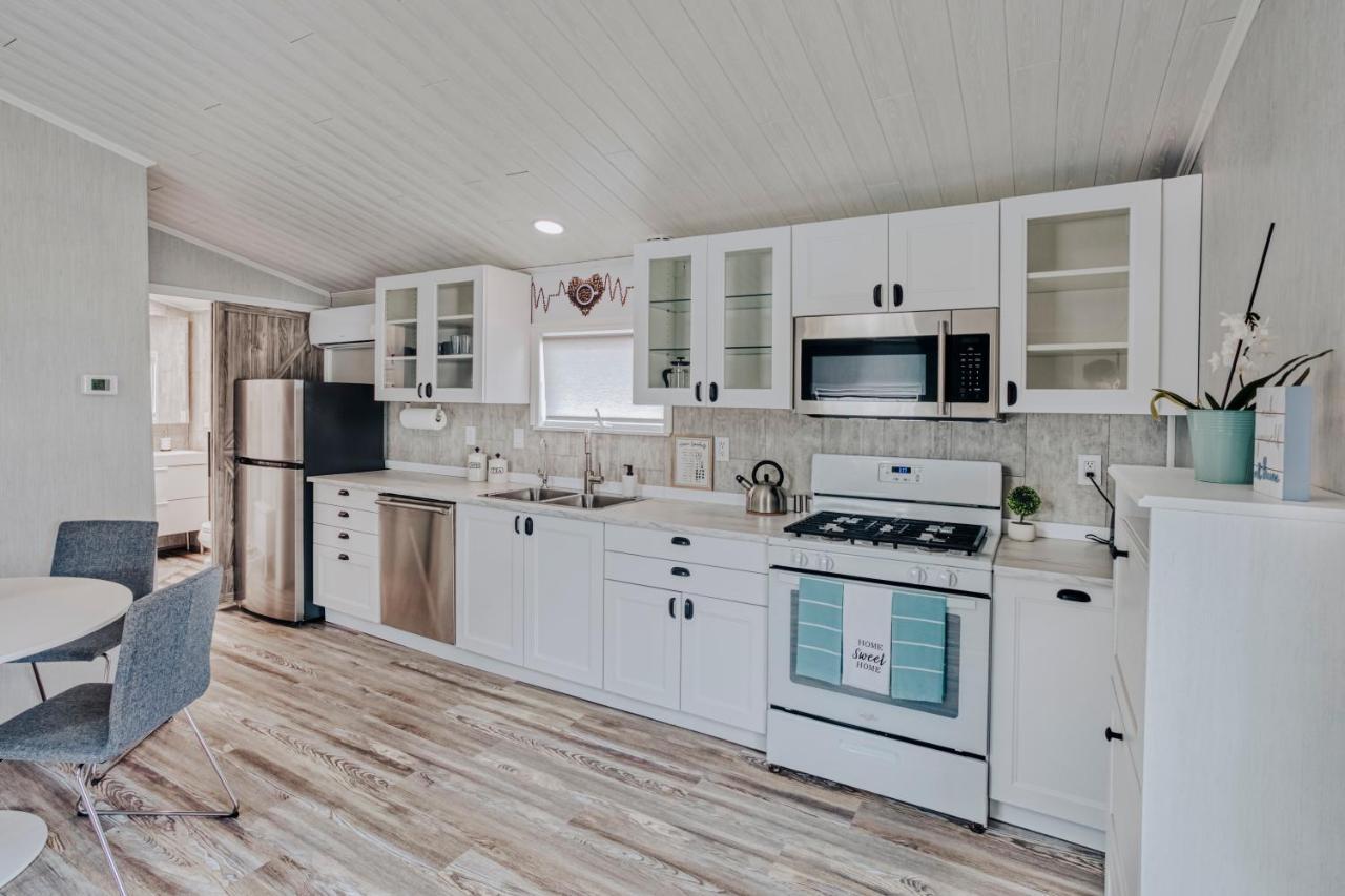 Modern & Cozy Stand-Alone Apartment - Perfect Stay Painted Post Esterno foto