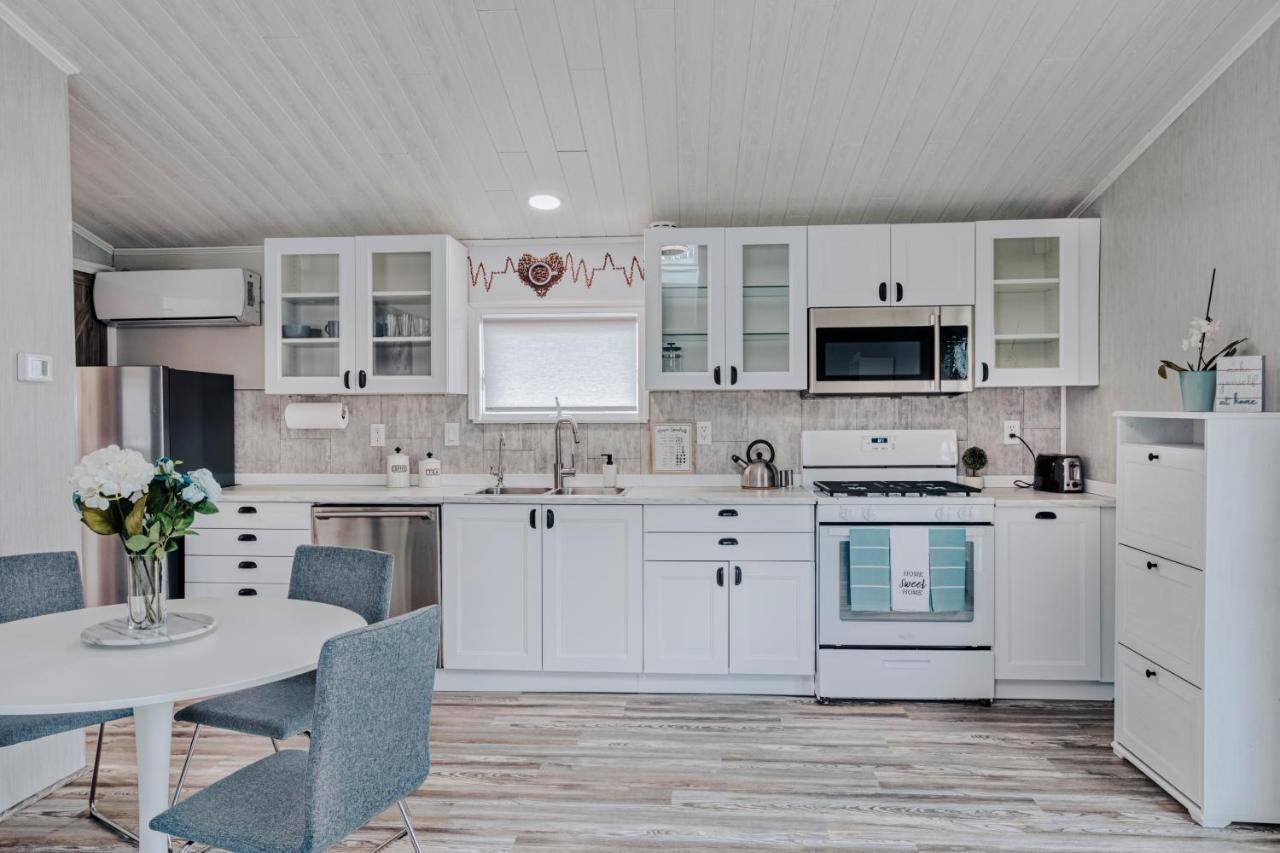 Modern & Cozy Stand-Alone Apartment - Perfect Stay Painted Post Esterno foto