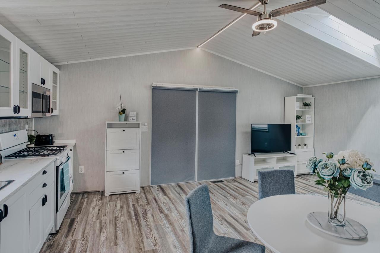 Modern & Cozy Stand-Alone Apartment - Perfect Stay Painted Post Esterno foto