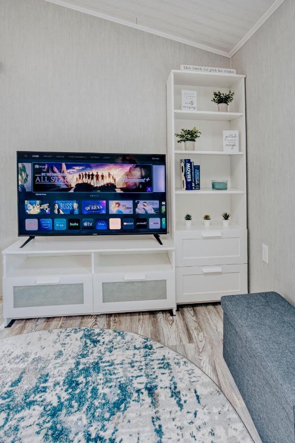 Modern & Cozy Stand-Alone Apartment - Perfect Stay Painted Post Esterno foto