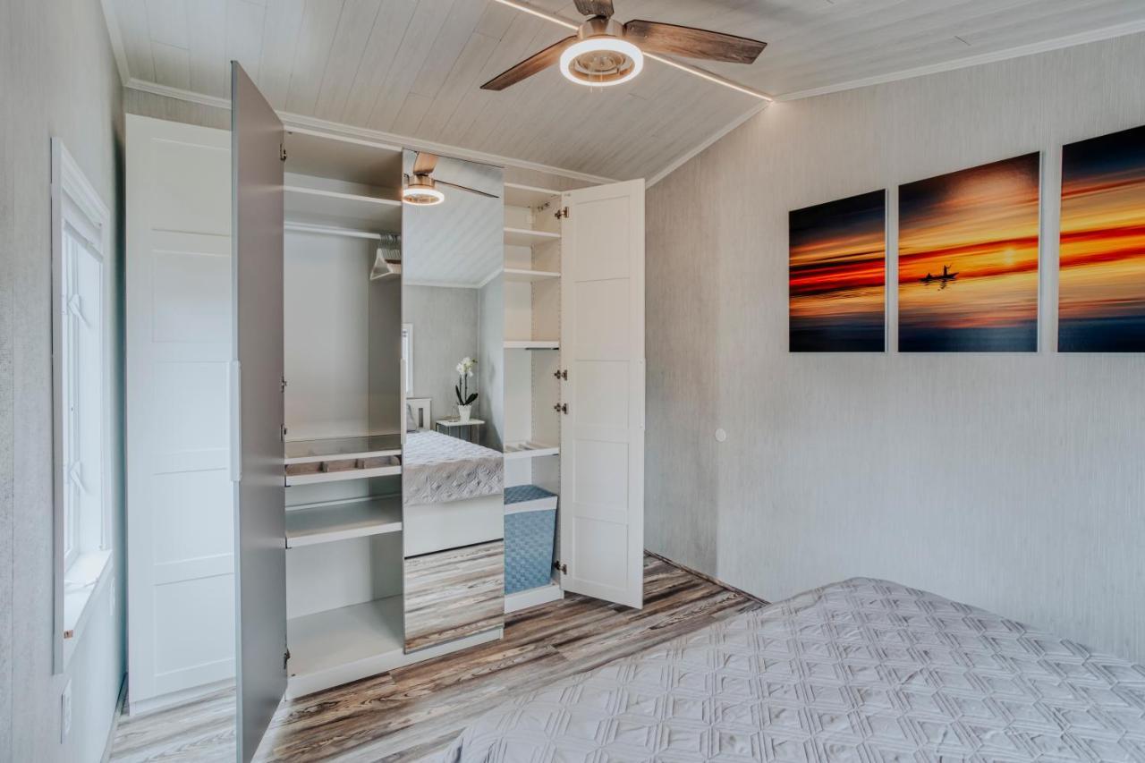 Modern & Cozy Stand-Alone Apartment - Perfect Stay Painted Post Esterno foto