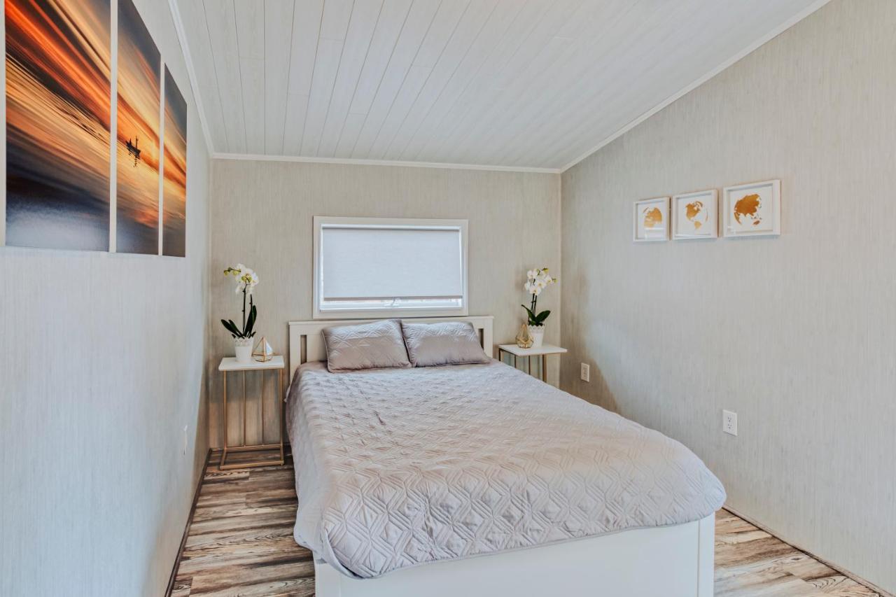 Modern & Cozy Stand-Alone Apartment - Perfect Stay Painted Post Esterno foto