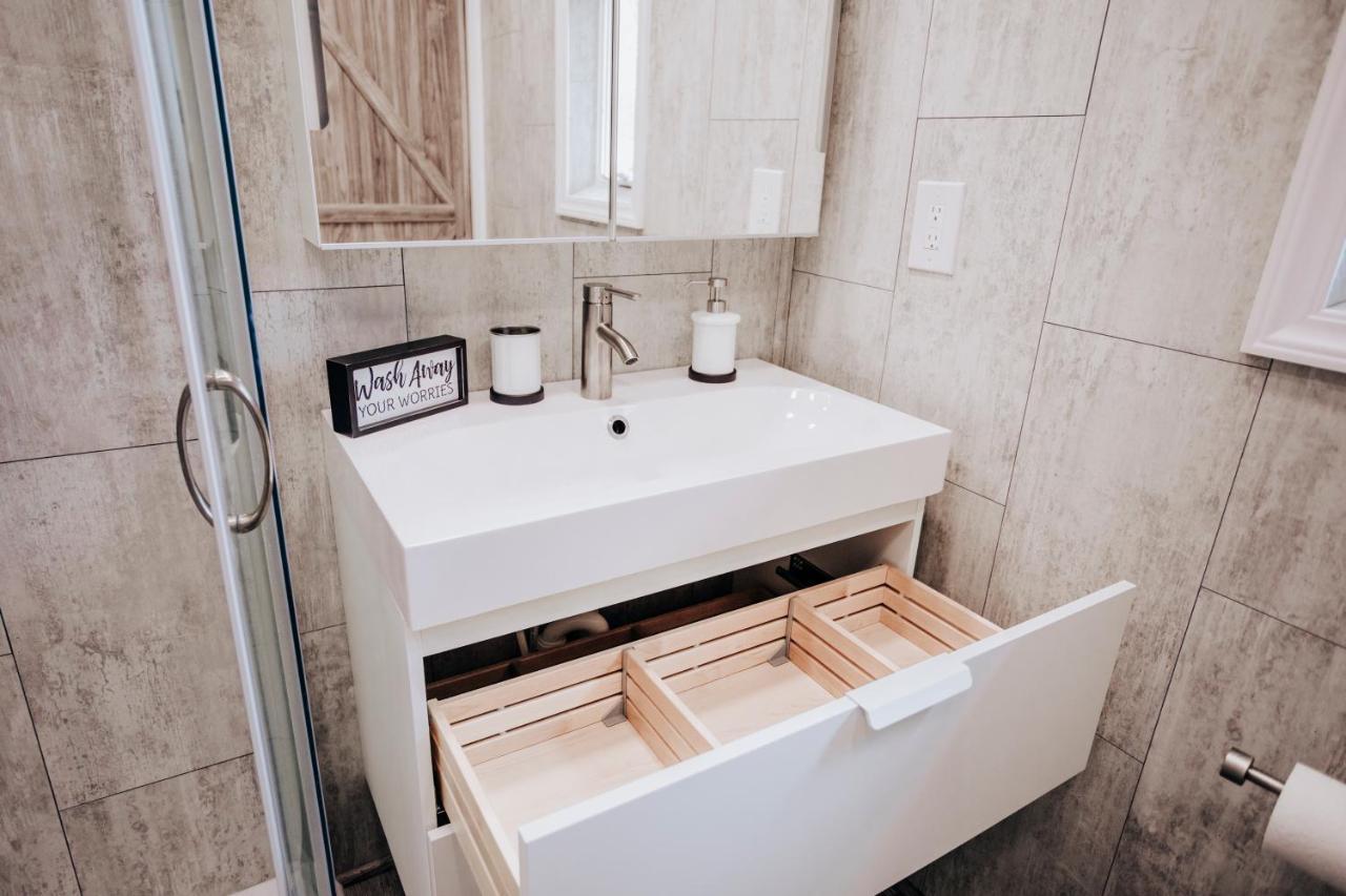 Modern & Cozy Stand-Alone Apartment - Perfect Stay Painted Post Esterno foto